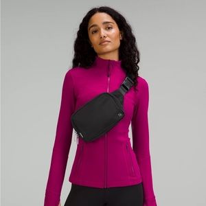 NWT Large Lululemon Everywhere Belt Bag in Black